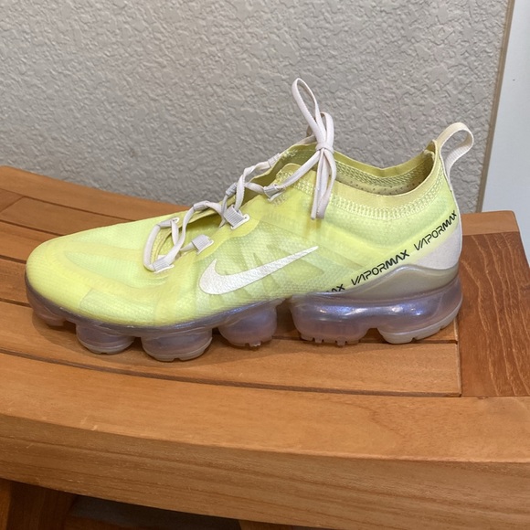 NIKE EUC/GUC Air VaporMax SE in Luminous Green | sz 8.5 - Picture 3 of 16